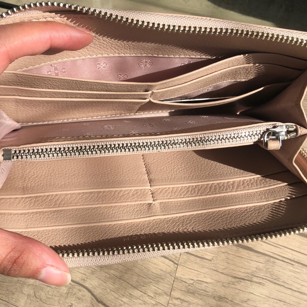 Tory Burch Wallet π - Picture 7 of 8